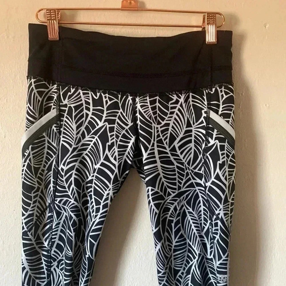 Lululemon Run A Marathon Crop II size 4 - Picture 3 of 9